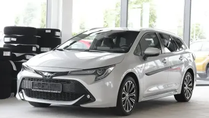 Gebraucht Toyota Corolla Team 122 PS (89 kW) 2020 Platinsilber metallic Limousine