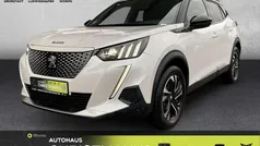 Weiß Gebraucht 2023 Peugeot e-2008 GT SUV | 22.990 € (Fairer Preis)
