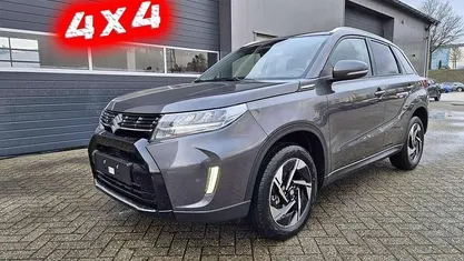 Titan dark gray pearl metallic Neu 2025 Suzuki Vitara Comfort+ SUV | 27.490 € (Guter Preis)
