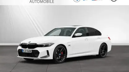 Gebraucht BMW 330e M Sport 292 PS (214 kW) 2023 Alpinweiss Limousine