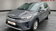 Grau Gebraucht 2023 Kia Stonic Edition 7 SUV | 19.990 € (Fairer Preis)