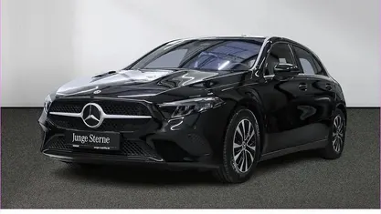 Gebraucht Mercedes A180 136 PS (100 kW) 2024 Unilack nachtschwarz Limousine