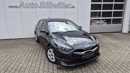 Zilinaschwarz metallic Gebraucht 2024 Kia Ceed Comfort Kleinwagen | 22.300 € (Guter Preis)
