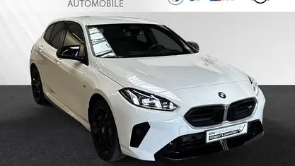 Alpinweiss Gebraucht 2024 BMW M135 Shadowline Kleinwagen | 36.990 € (Superpreis)