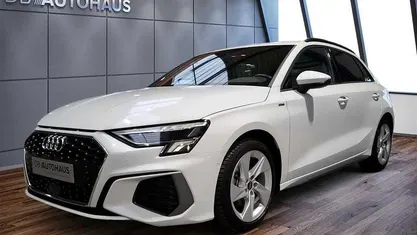 Weiß Gebraucht 2023 Audi A3 S-Line Limousine | 29.760 € (Fairer Preis)