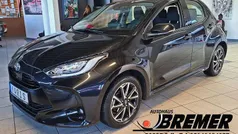 Mysticschwarz Gebraucht 2022 Toyota Yaris Team Limousine | 16.950 € (Fairer Preis)