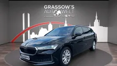 Onyxschwarz Gebraucht 2024 Skoda Superb Selection Kombi | 33.790 € (Teuer)