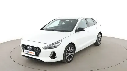 Gebraucht Hyundai i30 Intro Edition 120 PS (88 kW) 2017 Weiß Limousine