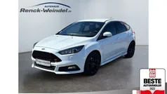 Weiss Gebraucht 2017 Ford Focus ST Limousine | 17.989 € (Fairer Preis)
