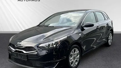 (wd) cararraweiss Neu 2025 Kia Ceed Comfort Kleinwagen | 22.890 € (Fairer Preis)