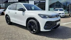 Pure white (weiß) Gebraucht 2024 VW Tiguan Style SUV | 42.900 € (Fairer Preis)