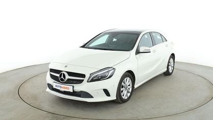 Gebraucht Mercedes A180 Style 122 PS (89 kW) 2017 Weiß Limousine