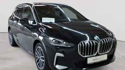 Gebraucht BMW 225 Active Tourer Performance 136 PS (100 kW) 2022 Saphirschwarz metallic Van / Kleinbus