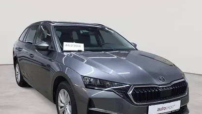 Graphitgrau metallic Gebraucht 2024 Skoda Octavia Selection Kombi | 25.990 € (Superpreis)
