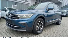 Blau Gebraucht 2021 VW Tiguan Life SUV | 29.970 € (Fairer Preis)