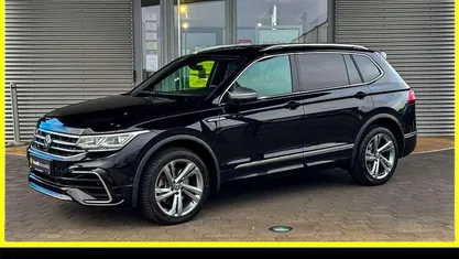 Schwarz (deep black perleffekt) Gebraucht 2024 VW Tiguan Allspace R-line SUV | 38.950 € (Fairer Preis)