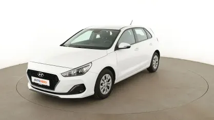Gebraucht Hyundai i30 Select 99 PS (72 kW) 2019 Weiß Limousine