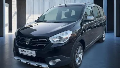 Gebraucht Dacia Lodgy Stepway 131 PS (96 kW) 2022 Perlmuttschwarz Van / Kleinbus