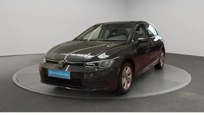 Gebraucht VW Golf VIII Life 110 PS (80 kW) 2023 Uranograu Limousine