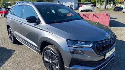 Gebraucht 2025 Skoda Karoq SportLine SUV | 36.690 € (Fairer Preis)