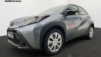 Neu Toyota Aygo X Play 72 PS (52 kW) 2025 Celeste grey SUV