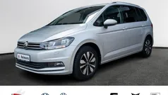 Silber Gebraucht 2024 VW Touran Move Van / Kleinbus | 37.490 € (Fairer Preis)