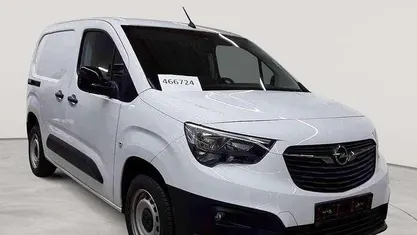 Gebraucht Opel Combo 102 PS (75 kW) 2024 Kaolin weiß Van