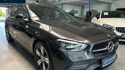 Gebraucht Mercedes C200 Avantgarde 204 PS (150 kW) 2022 Kombi