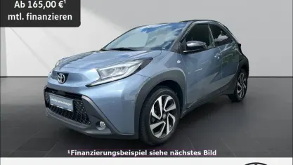 Gebraucht Toyota Aygo X Pulse 72 PS (52 kW) 2024 1k3)/ black mica (209) (grau SUV
