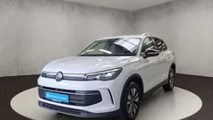 Pure white Gebraucht 2024 VW Tiguan Life SUV | 42.800 € (Fairer Preis)