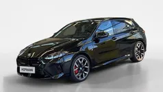 Saphirschwarz metallic Neu 2025 BMW M135 M Sport Kleinwagen | 56.305 € (Fairer Preis)