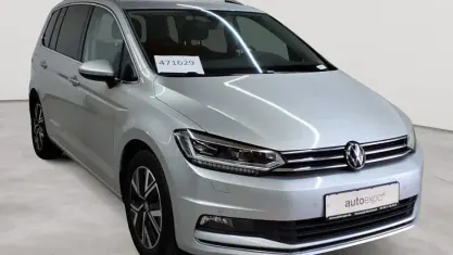 Gebraucht VW Touran Highline 150 PS (110 kW) 2023 Reflexsilber metallic Van / Kleinbus