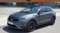 Indiumgrau metallic / dach schwarz Gebraucht 2022 VW T-Roc Life SUV | 28.990 € (Fairer Preis)