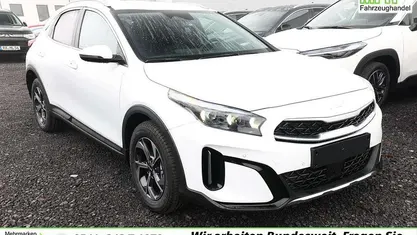 Deluxeweiß metallic Neu 2025 Kia XCeed SUV | 25.868 € (Guter Preis)