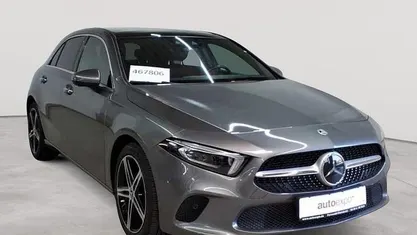 Gebraucht Mercedes A200 Progressive 163 PS (119 kW) 2023 Mountaingrau metallic Limousine