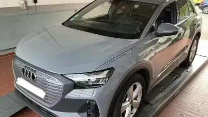Gebraucht Audi Q4 e-tron Basis 125 kW (170 PS) 2023 Grau SUV