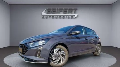 Auora grey Neu 2025 Hyundai i20 Comfort Limousine | 20.990 € (Fairer Preis)