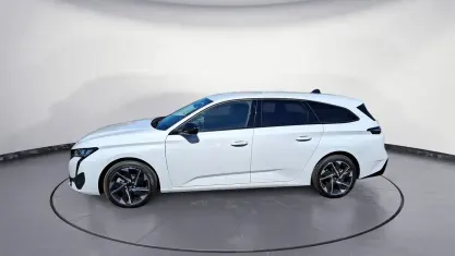 Neu Peugeot 308 Allure 131 PS (96 kW) 2025 Weiß Kombi