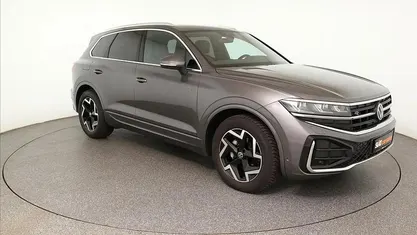 Gebraucht VW Touareg R-line 231 PS (169 kW) 2025 Grau SUV