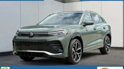Cipressinogrün metallic Neu 2025 VW Tiguan R-line SUV | 45.880 € (Fairer Preis)