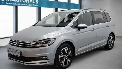 Gebraucht VW Touran Highline 150 PS (110 kW) 2025 Silber Van / Kleinbus