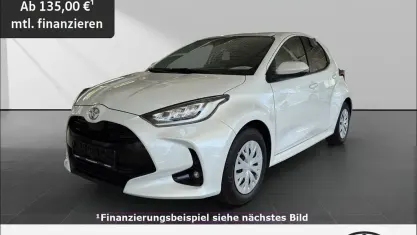 Gebraucht Toyota Yaris Team 125 PS (91 kW) 2021 Platinumweiß perleffekt Kleinwagen