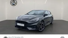 Grau Gebraucht 2020 Ford Focus ST-Line Limousine | 17.980 € (Fairer Preis)