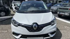 Weiß / schwarz Gebraucht 2022 Renault Grand Scénic IV Techno Van / Kleinbus | 19.990 € (Fairer Preis)