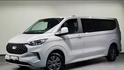 Usado Ford Tourneo Custom Titanium 136 HP (100 kW) 2025 Cinzento Van