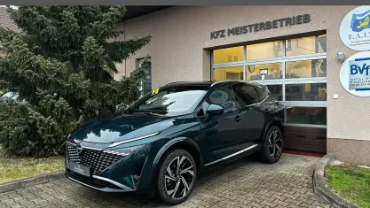 Neu Nissan Qashqai Premium Edition 158 PS (116 kW) 2025 Xex ceramic grey dach black SUV
