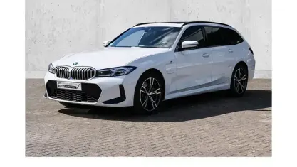 Gebraucht BMW 330e M Sport 292 PS (214 kW) 2025 Weiß Kombi