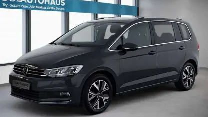 Używany VW Touran Highline 150 KM (110 kW) 2023 Szary Minivan