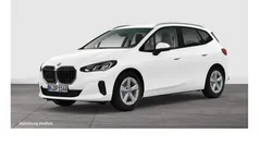 Weiß Gebraucht 2022 BMW 218 Active Tourer Van / Kleinbus | 22.990 € (Fairer Preis)