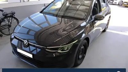 Second-hand VW Golf VIII Life 131 CP (96 kW) 2022 Gri Berlinǎ